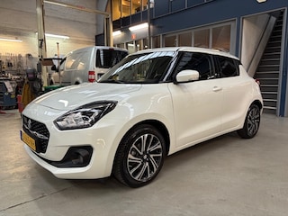 Suzuki Swift 1.2 DualJet 83pk Smart Hybrid Style | Apple carplay / Android auto | Navigatie | Camera | Stoelverwarming | All season banden | NAP | Rijklaar prijs!