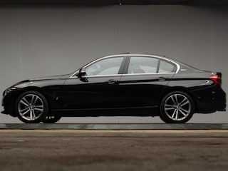 BMW 330e Centennial High Executive M (SCHUIFDAK,XENON,LED,LEDER,SPORTSTOELEN,STOELVERWARMING,GETINT,PDC,NETTESTAAT)