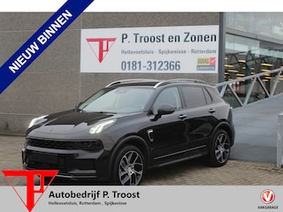 Lynk & Co 01 1.5 BLACK PACK/Panoramadak/360° Camera/Keyless/Lane assist/Adaptive cruise control/Navigatie/Apple carplay/Climate control/Stoelverwarming/Dodehoek detectie/Elektrisch sluitende achterklep/Elektrisch verstelbare stoel met geheugen/Multifunctioneel stuurwi