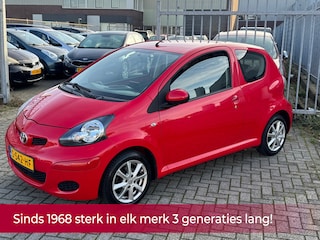 Toyota Aygo 1.0-12V Dynamic! Nieuwe APK! Airco l Camera l Elek pakket l LMV ALL SEASON BANDEN! TOPSTAAT!