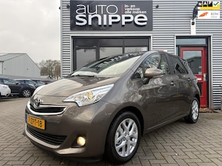 Toyota Verso-S 1.3 VVT-i Trend -AUTOMAAT-TREKHAAK-CLIMA-CRUISECONTROL-CAMERA-PANORAMADAK-BLUETOOTH-NAVIGATIE-ORIGINEEL NEDERLANDS!