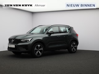 Volvo XC40 2.0 B4 Plus Dark / Trekhaak / All Season Banden / Stoel+Stuurwielverwarming / Elek. verstelbare stoelen / Harman Kardon Audio / Blis