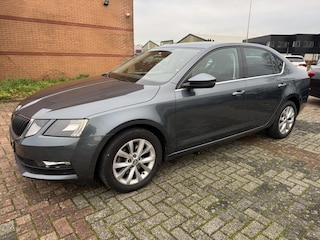 Skoda Octavia 1.0 TSI Greentech Business Edition /APPLE CARPLAY/PDC/STOELVERWARMING/HALF LEER