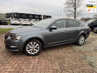 Skoda Octavia 1.0 TSI Greentech Business Edition /APPLE CARPLAY/PDC/STOELVERWARMING/HALF LEER