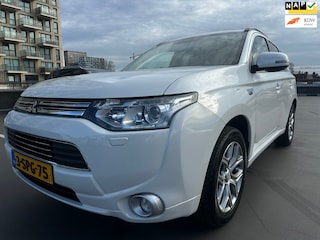Mitsubishi Outlander 2.0 PHEV Intense + Camera Cruise Nieuwe Banden Goed Onderhouden