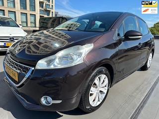 Peugeot 208 1.2 VTi Allure Pano Cruise PDC LMV Navi