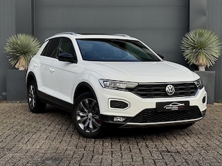 Volkswagen T-Roc 1.5 TSI Sport Pano Virtual Automaat Black style