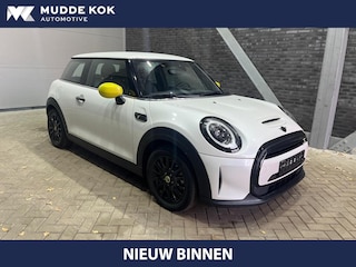 Mini Cooper Classic Trim 33 kWh | Camera | Stoelverwarming | Navigatie | Keyless | Half Leder