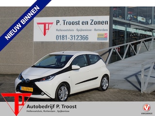 Toyota Aygo 1.0 VVT-i x-play Automaat/Achteruitrijcamera/Airco/Licht metalen velgen/Bluetooth/Centrale vergrendeling/Elektrische ramen