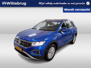Volkswagen T-Roc 1.0 TSI Life Business Navigatie / Parkeersensoren / Trekhaak afneembaar / App-connect / Digital Cockpit
