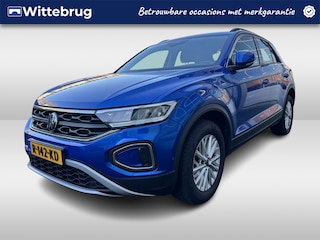 Volkswagen T-Roc 1.0 TSI Life Business Navigatie / Parkeersensoren / Trekhaak afneembaar / App-connect / Digital Cockpit