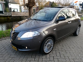 Lancia Ypsilon 0.9 Platinum 86pk Automaat Clima Leder 145.000km.