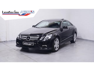 Mercedes-Benz E-klasse Coupé 200 CGI Avantgarde NAP AMG Pack Navi Panodak PDC Xenon-verlichting sport-pakket lederen bekleding 18"-inch AMG wielen ortopedische stoelen electrisch-bedienbaar