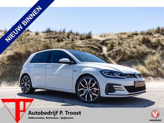 Volkswagen Golf 2.0 TSI GTI Performance Panoramadak/Adaptive cruise control/Digital dash/Achteruitrijcamera/Climate control/Keyless/Parkeersensoren rondom/Dynaudio/19" velgen/Stoel en spiegelverwarming
