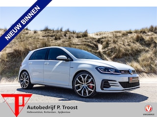 Volkswagen Golf 2.0 TSI GTI Performance Panoramadak/Adaptive cruise control/Digital dash/Achteruitrijcamera/Climate control/Keyless/Parkeersensoren rondom/Dynaudio/19" velgen/Stoel en spiegelverwarming