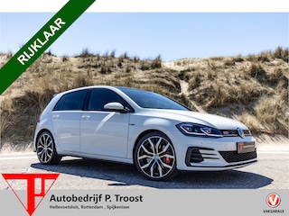 Volkswagen Golf 2.0 TSI GTI Performance Panoramadak/Adaptive cruise control/Digital dash/Achteruitrijcamera/Climate control/Keyless/Parkeersensoren rondom/Dynaudio/19" velgen/Stoel en spiegelverwarming