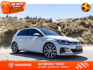 Volkswagen Golf 2.0 TSI GTI Performance Panoramadak/Adaptive cruise control/Digital dash/Achteruitrijcamera/Climate control/Keyless/Parkeersensoren rondom/Dynaudio/19" velgen/Stoel en spiegelverwarming