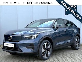 Volvo EC40 Single Motor Extended Range 82 kWh Plus | Panoramadak | Premium audio by Harman Kardon | Apple carplay/Android auto | Verwarmbare voorstoelen en stuurwiel | Warmtepomp | Denim Blue metallic | 19 inch Lichtmetalen velgen| Dak in contrasterend Black Stone Solid