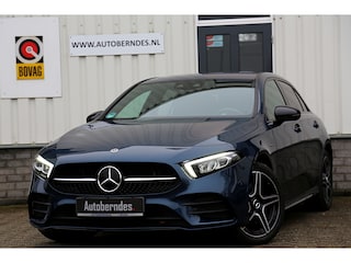 Mercedes-Benz A-klasse 250 e AMG Line Plug in hybride*Perfect MB Onderh.*BTW*1ste Eig.*Sfeer/ACC/Night/MBUX/Apple Carplay-Android/High Perf. LED Koplamp./Diamond Grille/DAB/Stoelverw./Half Leder/Parkeersens.V+A/18 inch LM*
