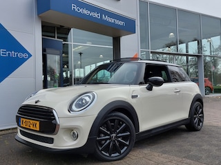 Mini Cabrio 1.5 136pk Cooper Chili | Navi | Apple Carplay+Android Auto | Clima | Cruise | Panorama Schuifdak | Lederen Bekleding | Led Koplampen | Keyless Entry | Pdc | Privacy Glass | 17''lm