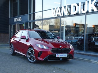 BMW 120 M Sport Pro. Pano.Dak Innovation-Pack Driv.ass. Cockpit Pro Ada.Led Head-Up Park.Plus 18''LM Velgen