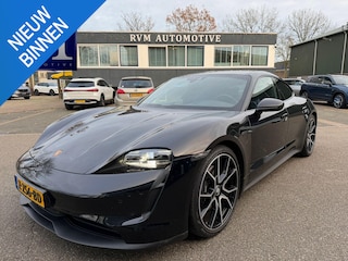Porsche Taycan Performance 84 kWh VAN: 68.900,- VOOR: 64.440,- UW EINDEJAARSVOORDEEL: 4.460,- EURO | ADAPT. CRUISE | DODE HOEK HERKENNING | SPORTCHRONO | HEAD UP | WARMTEPOMP | DIRECT LEVERBAAR NET PORSCHE ONDERHOUD GEHAD |