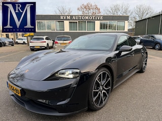 Porsche Taycan Performance 84 kWh VAN: 68.900,- VOOR: 64.440,- UW EINDEJAARSVOORDEEL: 4.460,- EURO | ADAPT. CRUISE | DODE HOEK HERKENNING | SPORTCHRONO | HEAD UP | WARMTEPOMP | DIRECT LEVERBAAR NET PORSCHE ONDERHOUD GEHAD |