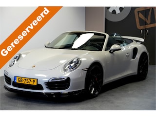 Porsche 911 Cabrio 3.8 Turbo 441kW/600pk PDK7 NL-AUTO!! AKRAPOVIC COMPLEET + SPORT CHRONO + PDLS PLUS + KEYLESS DRIVE + PASM + CAMERA + STOELVERWARMING&-VENTILATIE + BOSE SOUND + TARGET BLUEYE + MOSHAMMER SPOILERPAKKET + PARKSENSOREN V&A + 20" VOSSEN LM-VELGEN!