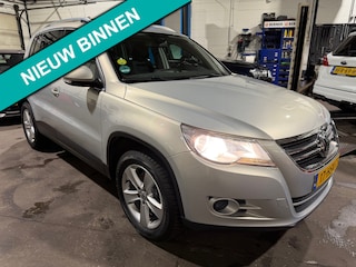 Volkswagen Tiguan 2.0 TSI Sport&Style 4Motion,Automaat ,navigatie/camera,elec trekhaak,17inch LMV met 4 seasons,