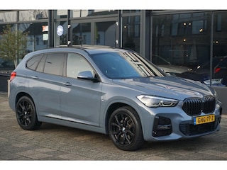 BMW X1 xDrive25e eDrive Edition | M pakket | ACC | PANO | trekhaak | Individual Storm Bay