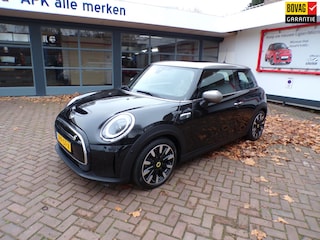 Mini Mini Electric Yours 33 kWh Navi./ Elek.schuifdak /17"LMV/Lederen sportstoelen/A.R Camera/Parkeersensoren V+A/Climate C./Cruise C.