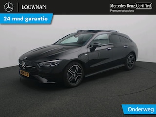 Mercedes-Benz CLA Shooting Brake 250 e Business Solution AMG AMG Line | Night Pakket |Panorama Schuif-Kanteldak | Memory Stoelen | Head-up display | Parkeerpakket met 360°-camera. Inclusief 24 maanden Mercedes-Benz Certified garantie voor Europa.