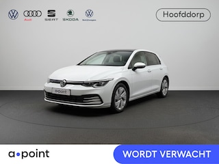 Volkswagen Golf 1.5 TSI Life Edition 116 pk | Verlengde garantie | Navigatie via App | Panoramadak | Parkeersensoren | Autom. airco (3 zones) | Stoelverwarming |