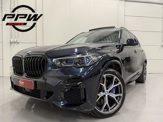 BMW X5 xDrive45e M-Sport PANO/TREKHAAK/LASER/HEAD-UP/360CAMERA/MEMORY/ACC/ACTIVE-STEERING/LUCHTVERING/21"BREEDSET/SHADOW-LINE/DONKERE-HEMEL/CARBONSCHWARZ/VOLLEDIG BMW DEALER HISTORIE