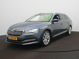 Skoda Superb Combi 1.4 TSI iV Business Edition Navigatie - Clima - Dodehoek detectie - Voorstoelen en achterbank verwarmd