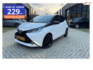 Toyota Aygo 1.0 VVT-i x-play Automaat Airco Bi Color Camera