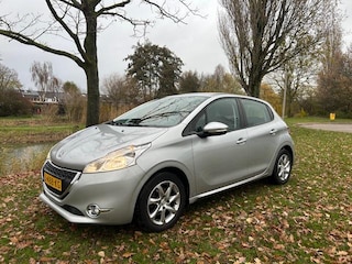 Peugeot 208 1.2 VTi Allure, Stoelverw, Trekhaak, Navi, Winterset