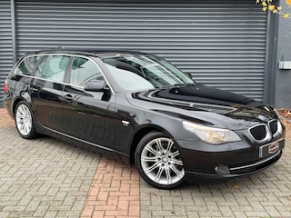 BMW 5-serie Touring 523i Business Line Lci | Aut | Leer | Trekhaak | Navi | Cruise