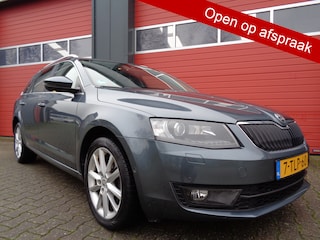 Skoda Octavia Combi 1.6 TDI Greentech Elegance Businessline 105PK Xenon Clima Cruise LMV Pano-Dak Trekhaak NL-Auto