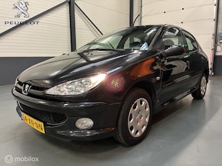 Peugeot 206 1.4 Forever 5-deurs|Airco|Trekhaak
