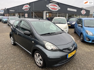 Toyota Aygo 1.0-12V(st-bekr,bj06,nw-apk,1399,-)