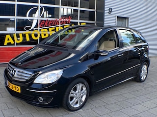 Mercedes-Benz B-klasse - 200 Automaat I Navigatie I Airco / Leer I Sport velgen I Trekhaak I Dealer onderhouden