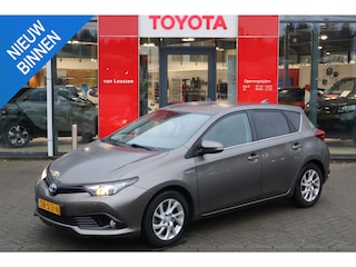 Toyota Auris 1.8 HYBRID DYNAMIC 5-DEURS NAVI AFN-TREKHAAK CRUISE LM-VELGEN PARKEERCAMERA KEYLESS