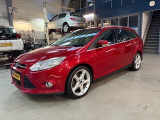 Ford Focus Wagon 1.6 EcoBoost 150pk Titanium | Navigatie | Climate control | Pdc V+A | Cruise control | Voorruit verwarming | 18'' | Trekhaak | NAP | Rijklaar prijs!