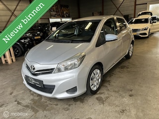 Toyota Yaris 1.3 VVT-i Dynamic AUTOMAAT / 27.184 ECHTE KM!! / NAV / AIRCO