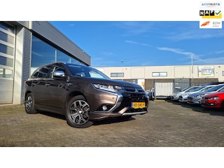 Mitsubishi Outlander 2.0 PHEV Instyle+/Schuifdak/Camera*Nav/Trekhaak*Pdc V/A/Enz
