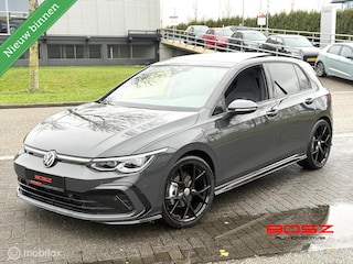 Volkswagen Golf 8 1.5 eTSI R-Line DSG PANO ACC SFEER IQ BLIND
