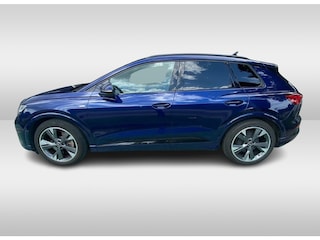 Audi Q4 40 Launch edition S Competition 77 kWh / SOH 93,3% / Trekhaak / Panoramadak / Camera / Matrix LED / 20'' / Intr.voorverwarming / DAB / Sonos / Stoelverwarming / ACC / Warmtepomp