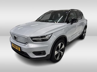 Volvo XC40 Recharge P8 AWD R-Design / Trekhaak / Camera / Keyless / Harman Kardon / 19'' / Half leder / Stuur+Stoelverwarming / DAB / Dodehoek / ACC