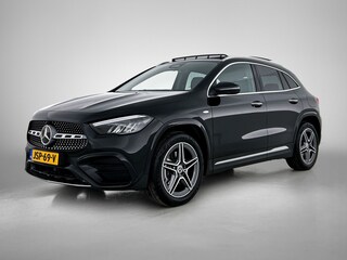 Mercedes-Benz GLA 250 e AMG Plug-In Hybride Trekhaak | AMG Line | Panorama Schuif-Kanteldak | Parkeerpakket met 360°-camera | Distronic | Stuur en Stoelverwarming. Inclusief 24 maanden MB Certified garantie voor Europa.